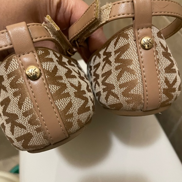 COPY - New MK flats size 4 but runs big - Picture 15 of 16